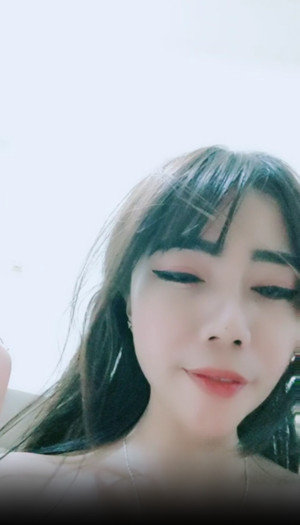 Talent Nia Tobrut Lagi Live Bugil